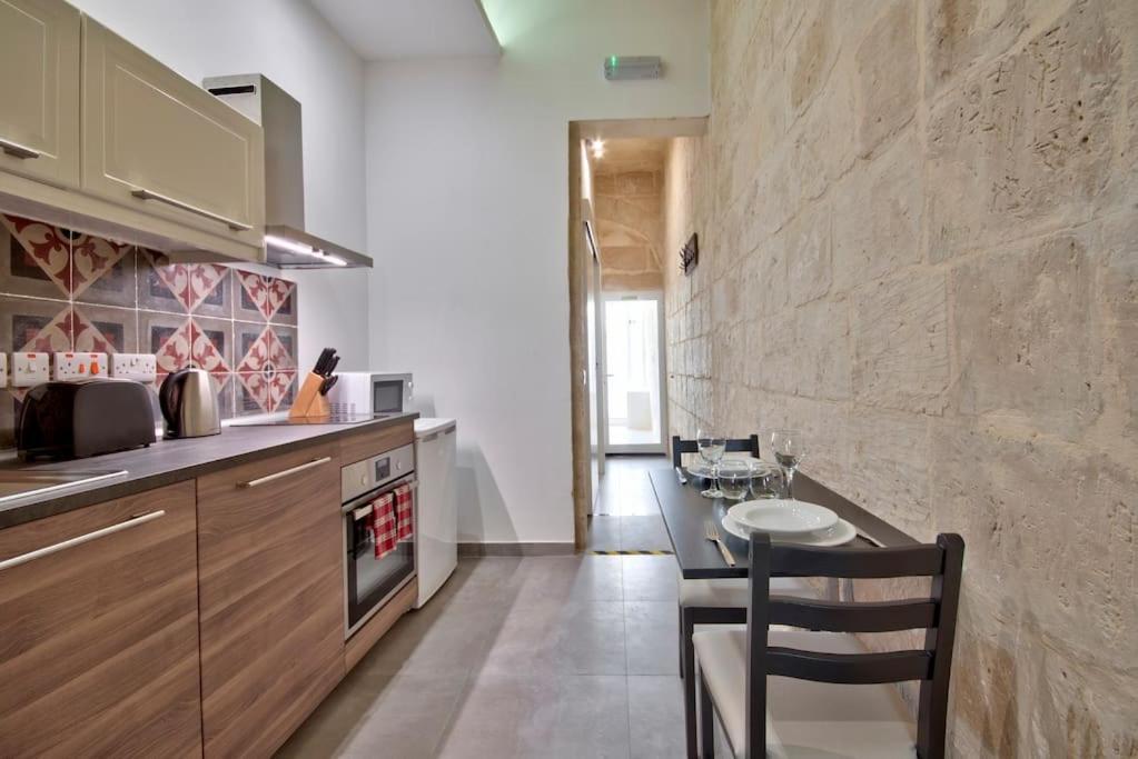 Vallettastay Old Lodge Apartment 4 Bagian luar foto