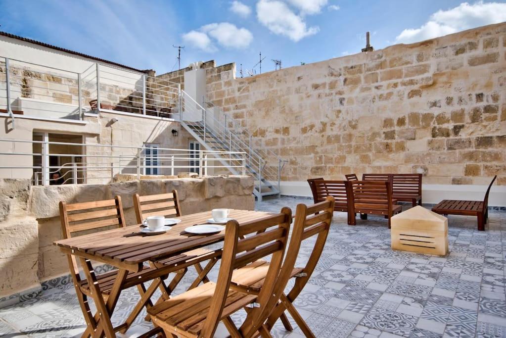 Vallettastay Old Lodge Apartment 4 Bagian luar foto