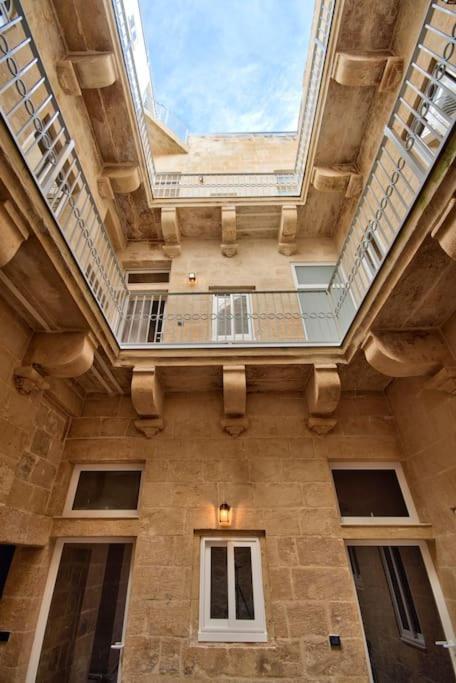 Vallettastay Old Lodge Apartment 4 Bagian luar foto